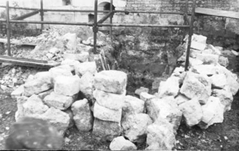 Камни из раскопок В.В.Кавельмахера и А.А.Молчанова в Можайске.