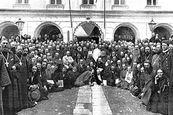 Печерин А. В., Сухарев Ю. М. Поместный собор Российской Православной Церкви и первый чрезвычайный всероссийский съезд духовенства и мирян в воспоминаниях екатеринбургского протоиерея Алексия Игнатьева.