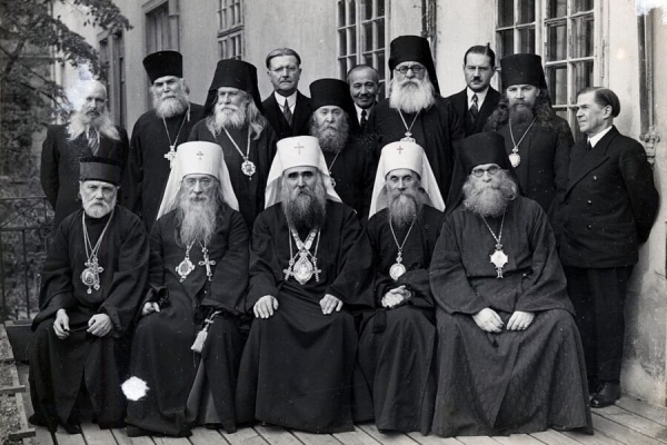 Никодим (Хмыров). Финансовые вопросы в ведении Архиерейского Синода РПЦЗ (1920-е гг.), от дров и пишущей машинки до помощи голодающим в России.